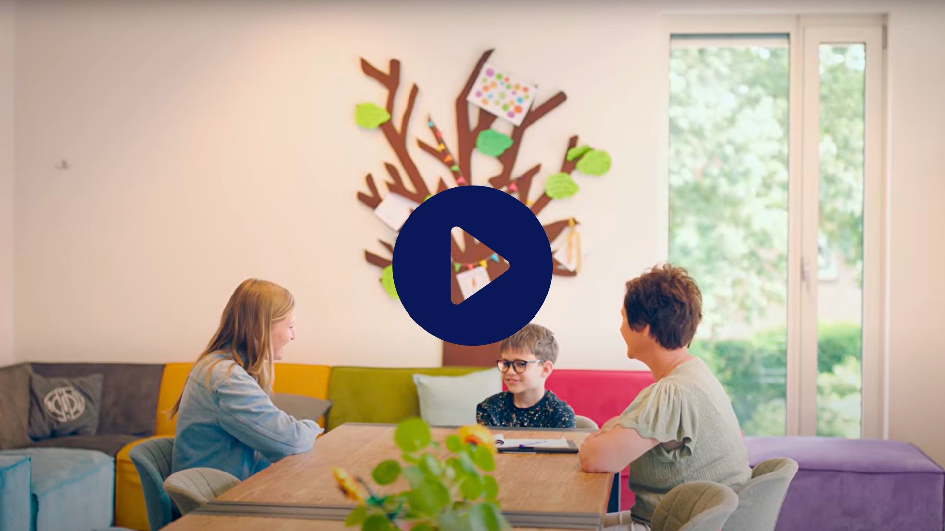 YouTube thumbnail met 9 mensen van AOB