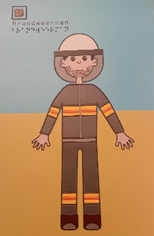 Voorbeeld van het Samenleesboek "Stijn blust de brand" met voelbare illustratie, braille en QR-code voor beeldomschrijving