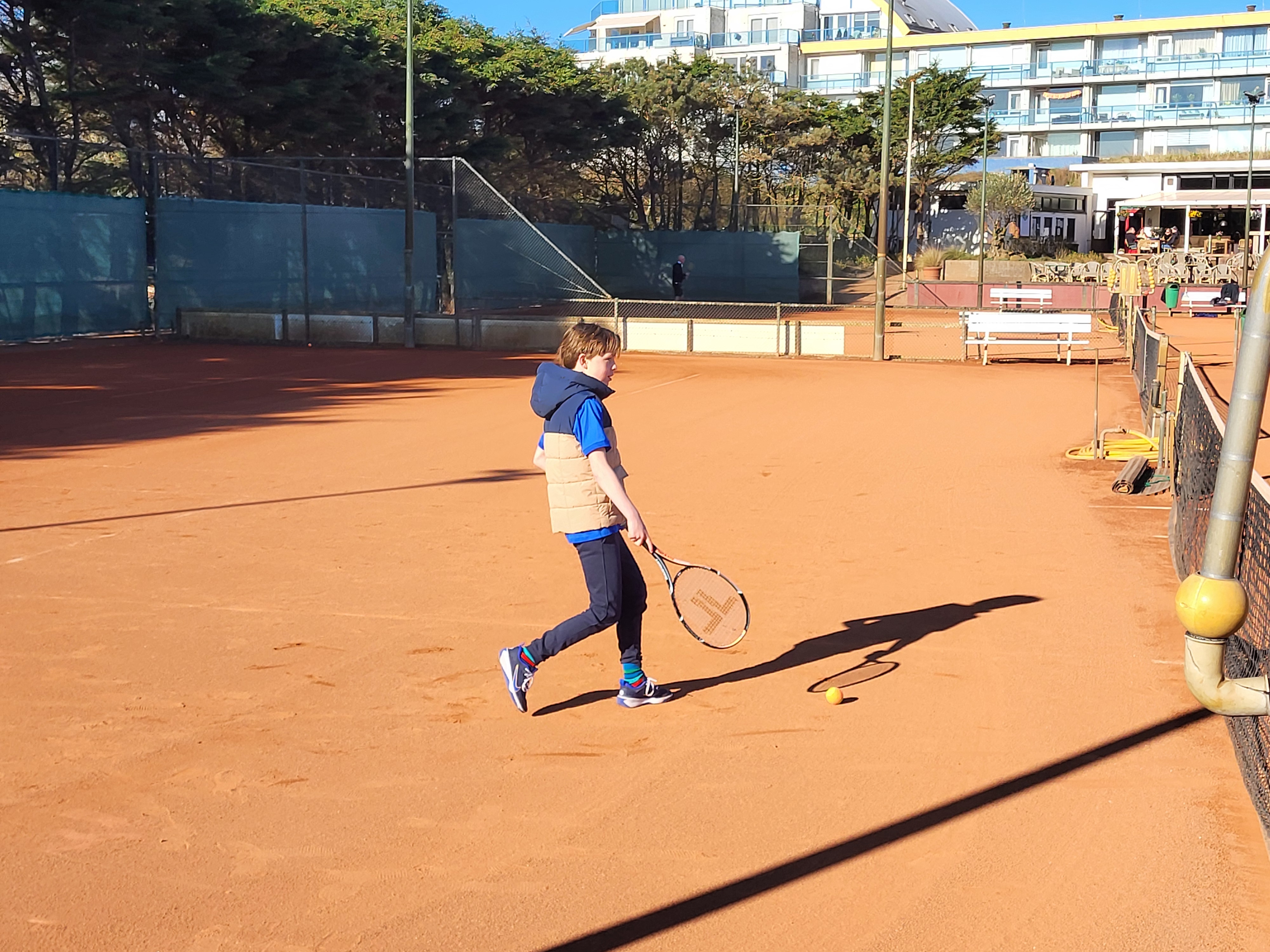 Fabian op de tennisbaan