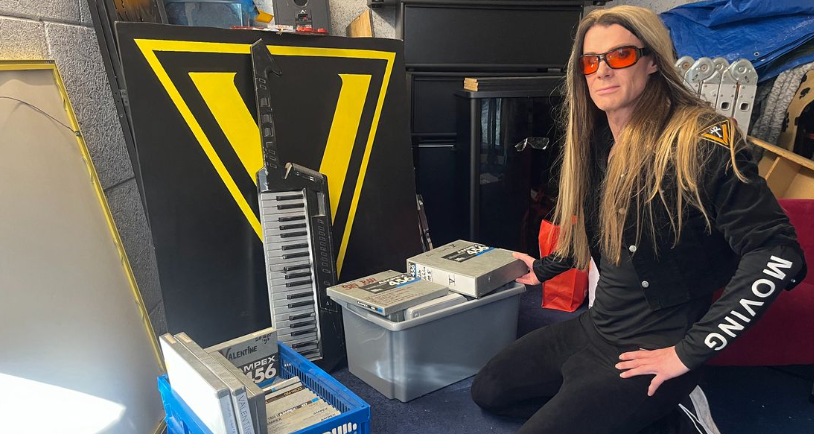 Robby Valentine in zijn oude studio in Leusden - © RTV Utrecht