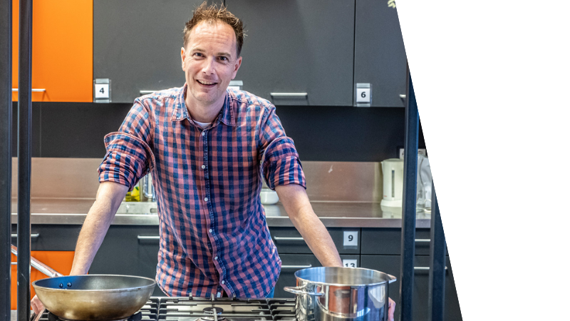 André Vurens achter een fornuis