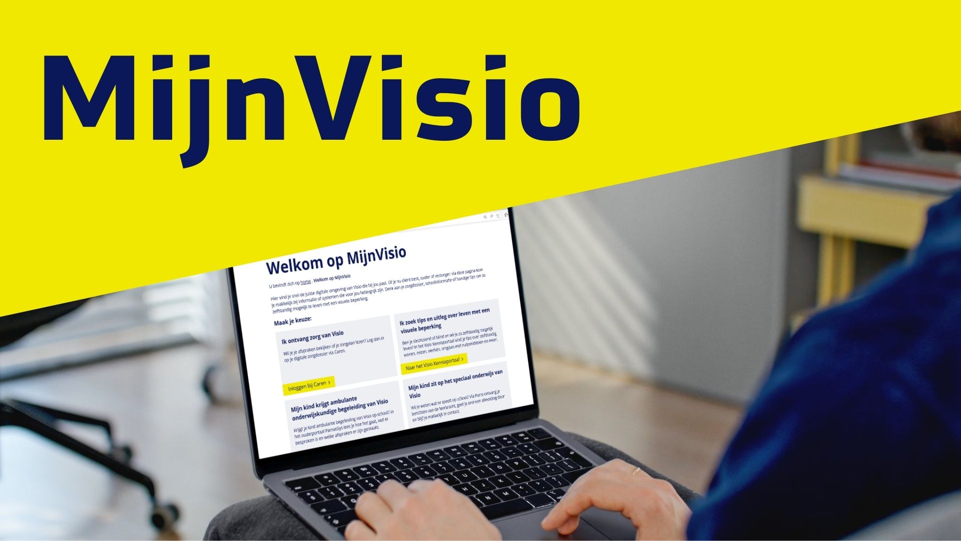 Iemand zit met een laptop op zijn knieën en op het scherm is de nieuwe MijnVisio-pagina in beeld