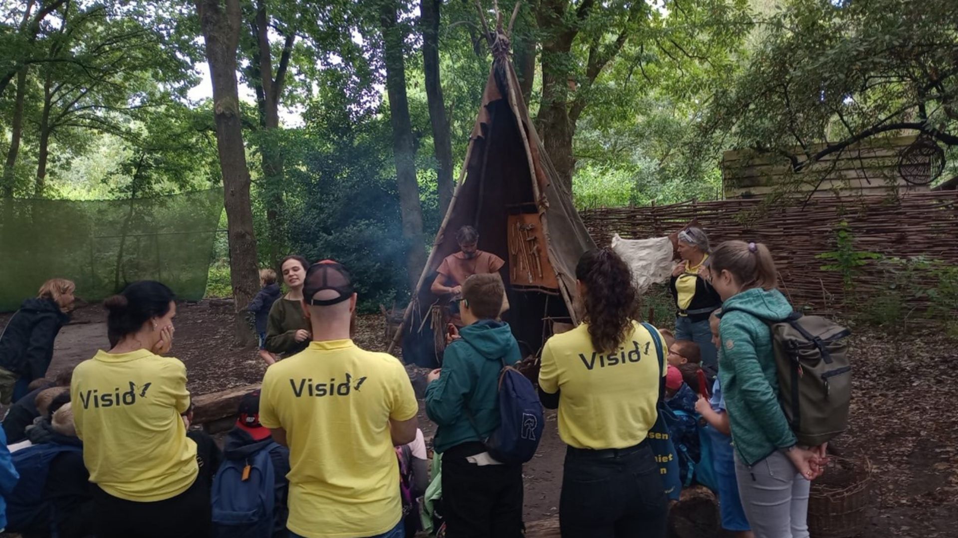 Deelnemers revalidatieweek Eindhoven op uitstapje naar het preHistorisch Dorp