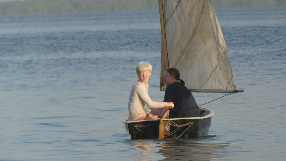 Jing op een klein bootje, toen hij nog een stuk jonger was