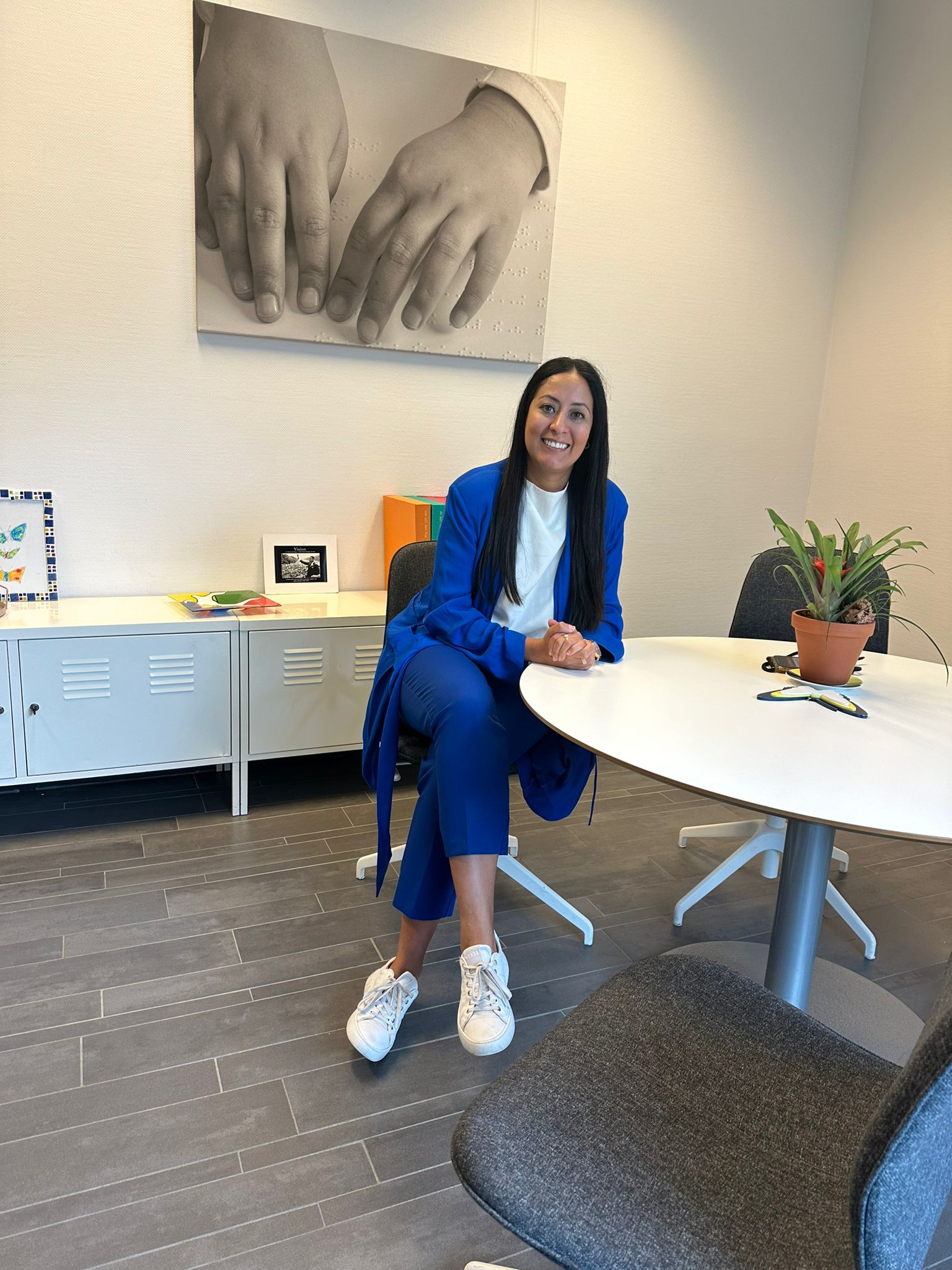 Foto van Assya el Kethabi, de nieuwe schoolleider van Visio Onderwijs Rotterdam